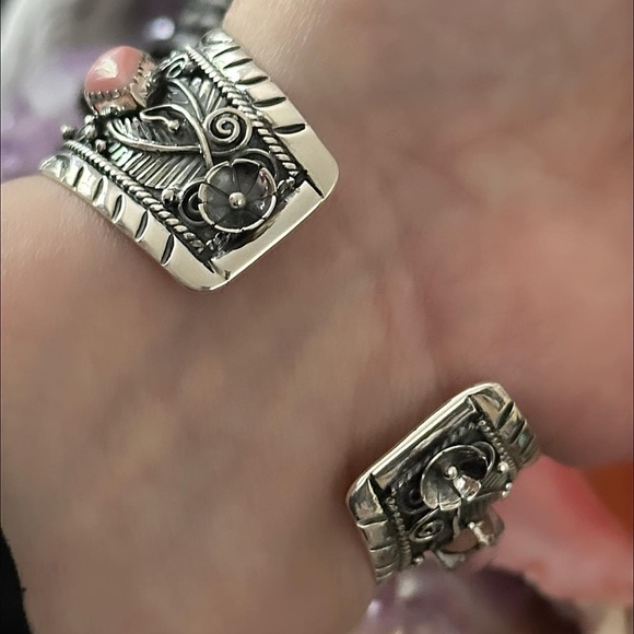 Pink conch mediterranean coral southwestern Sterling silver cuff - Picture 5 of 16